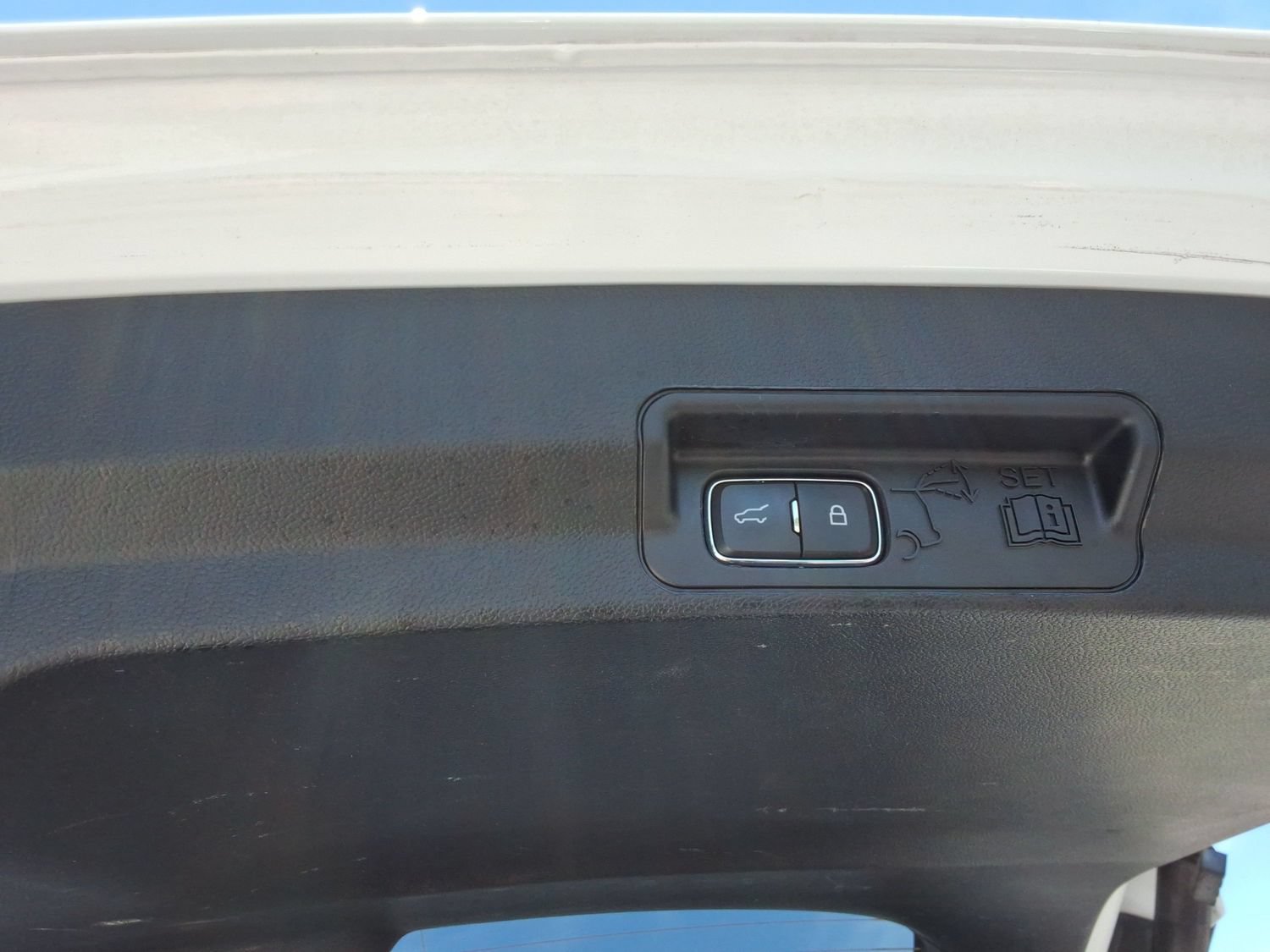 Used 2020 Ford Explorer XLT AWD/4WD image 24