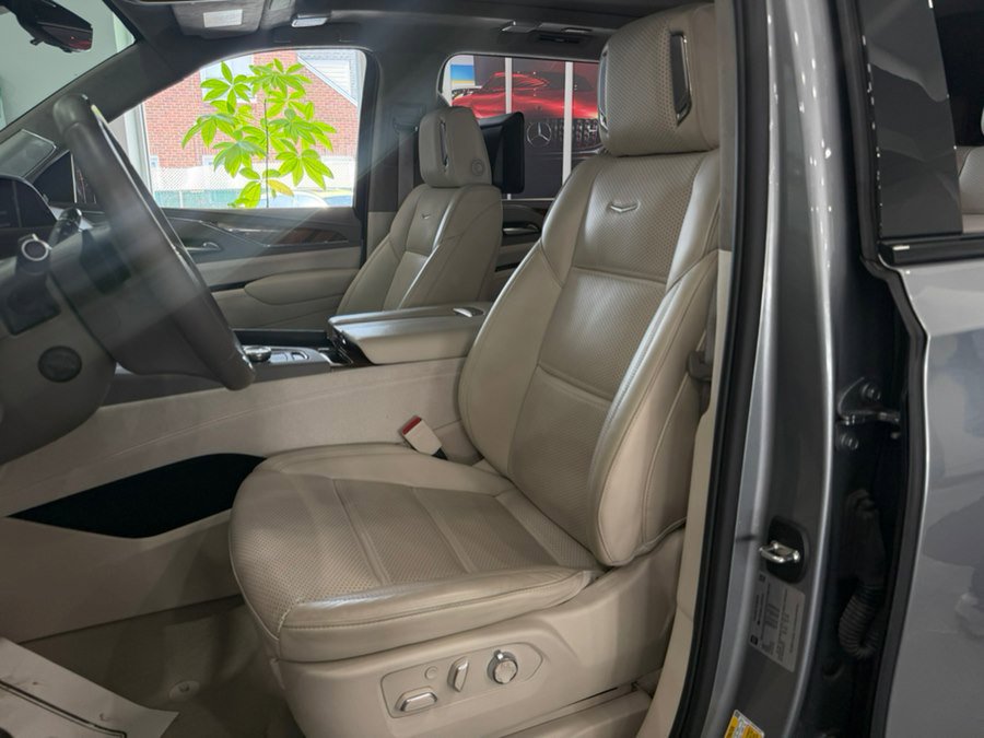 Used 2024 Cadillac Escalade ESV Sport Platinum AWD/4WD image 14