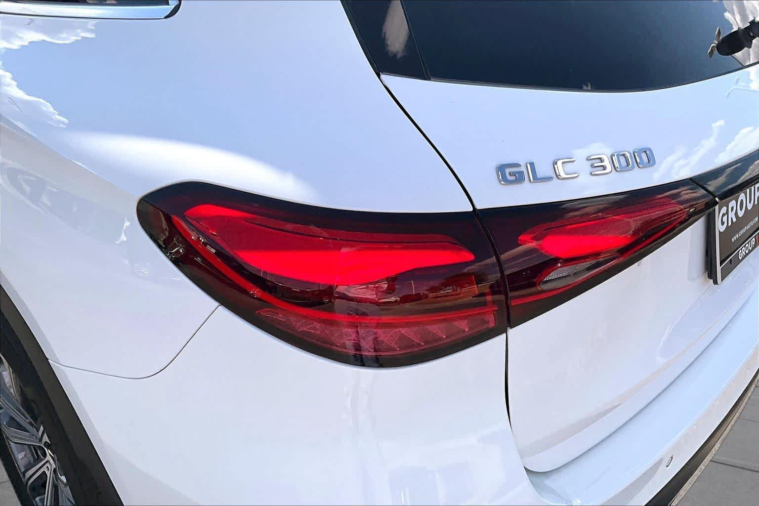 Used 2025 Mercedes-Benz GLC 300 4MATIC image 29
