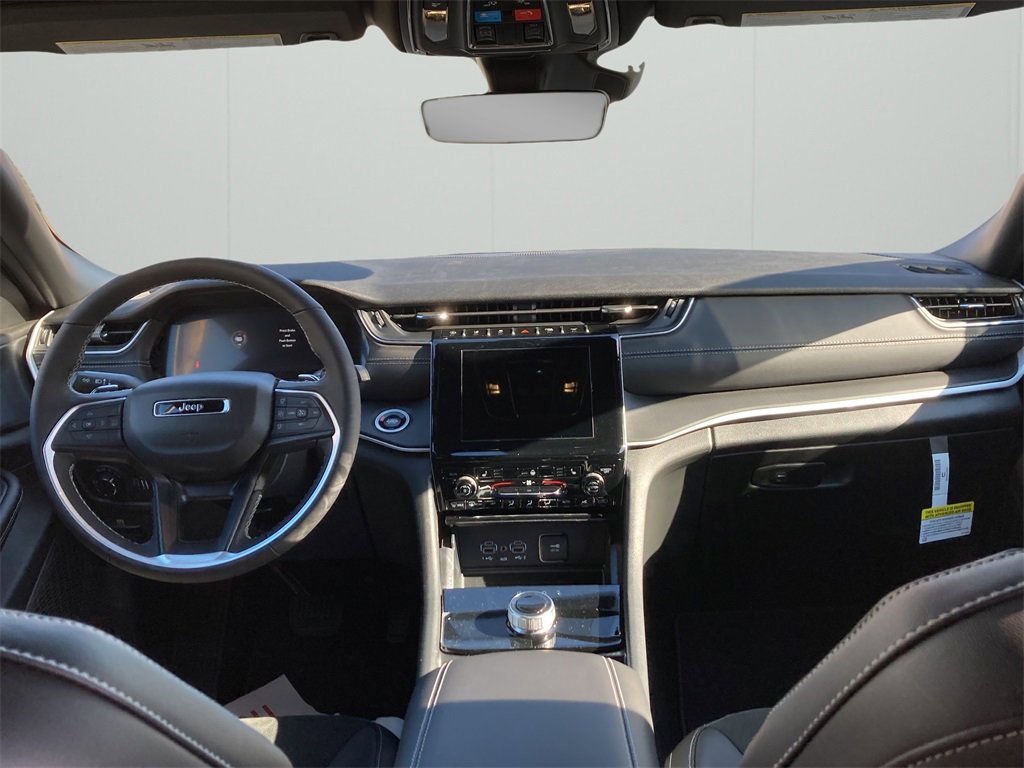 New 2025 Jeep Grand Cherokee L Altitude image 14