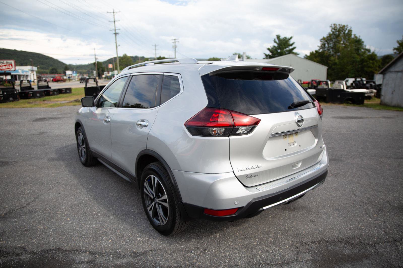 Used 2019 Nissan Rogue SV w/ Premium Package image 5