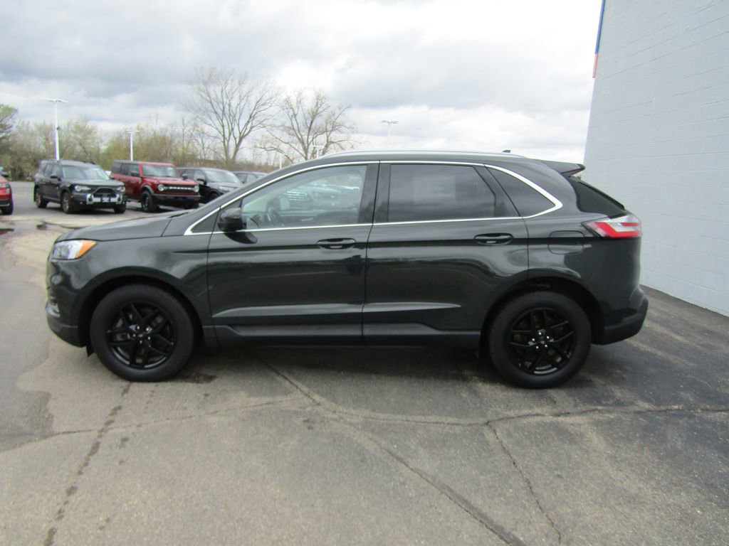 Used 2024 Ford Edge SEL w/ Convenience Package image 2