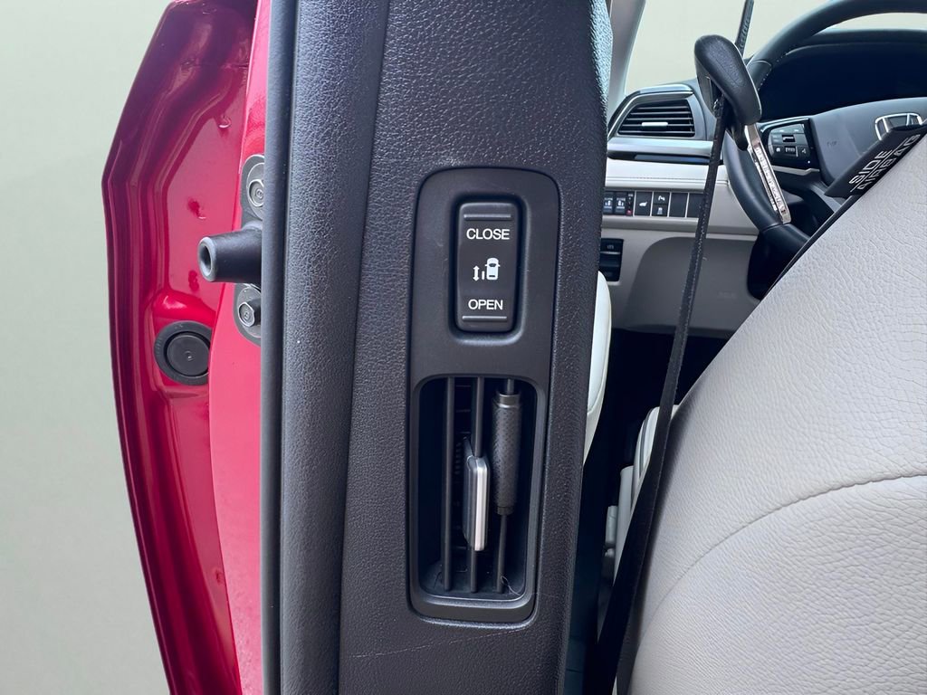 Certified 2025 Honda Odyssey Touring image 12