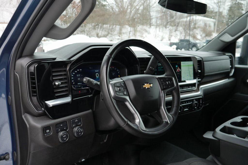 Used 2025 Chevrolet Silverado 2500 LT w/ Convenience Package image 10