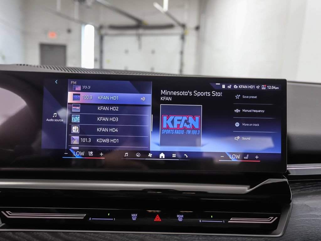 Used 2026 BMW 530i xDrive AWD/4WD image 16