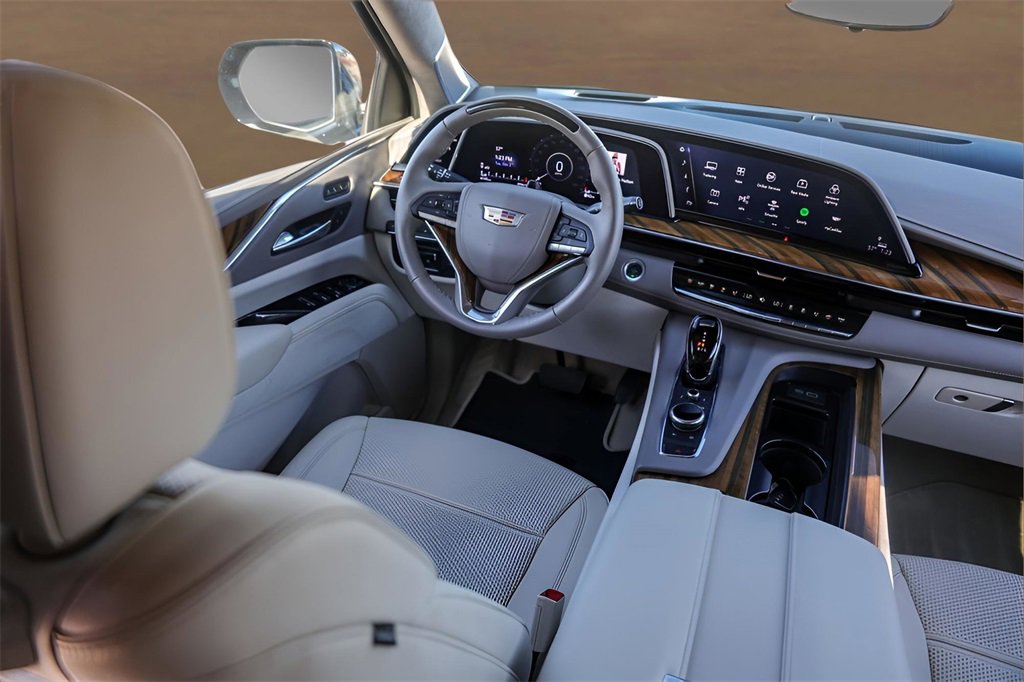Certified 2024 Cadillac Escalade Premium Luxury Platinum w/ Heavy-Duty Trailer Package image 21