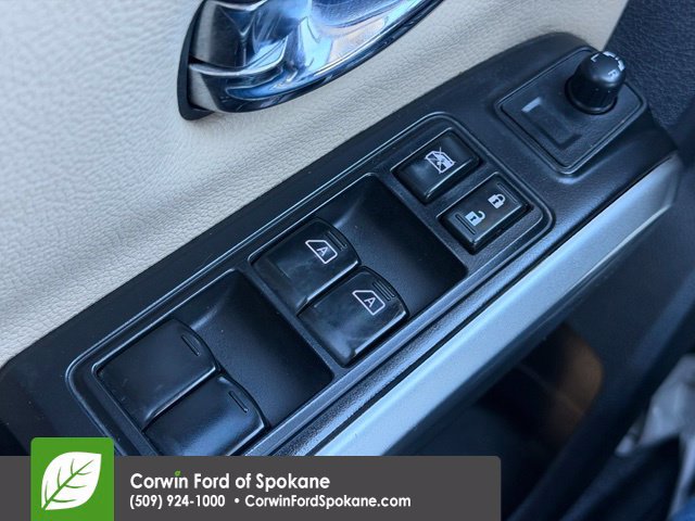 Used 2017 Nissan Titan SV AWD/4WD image 19