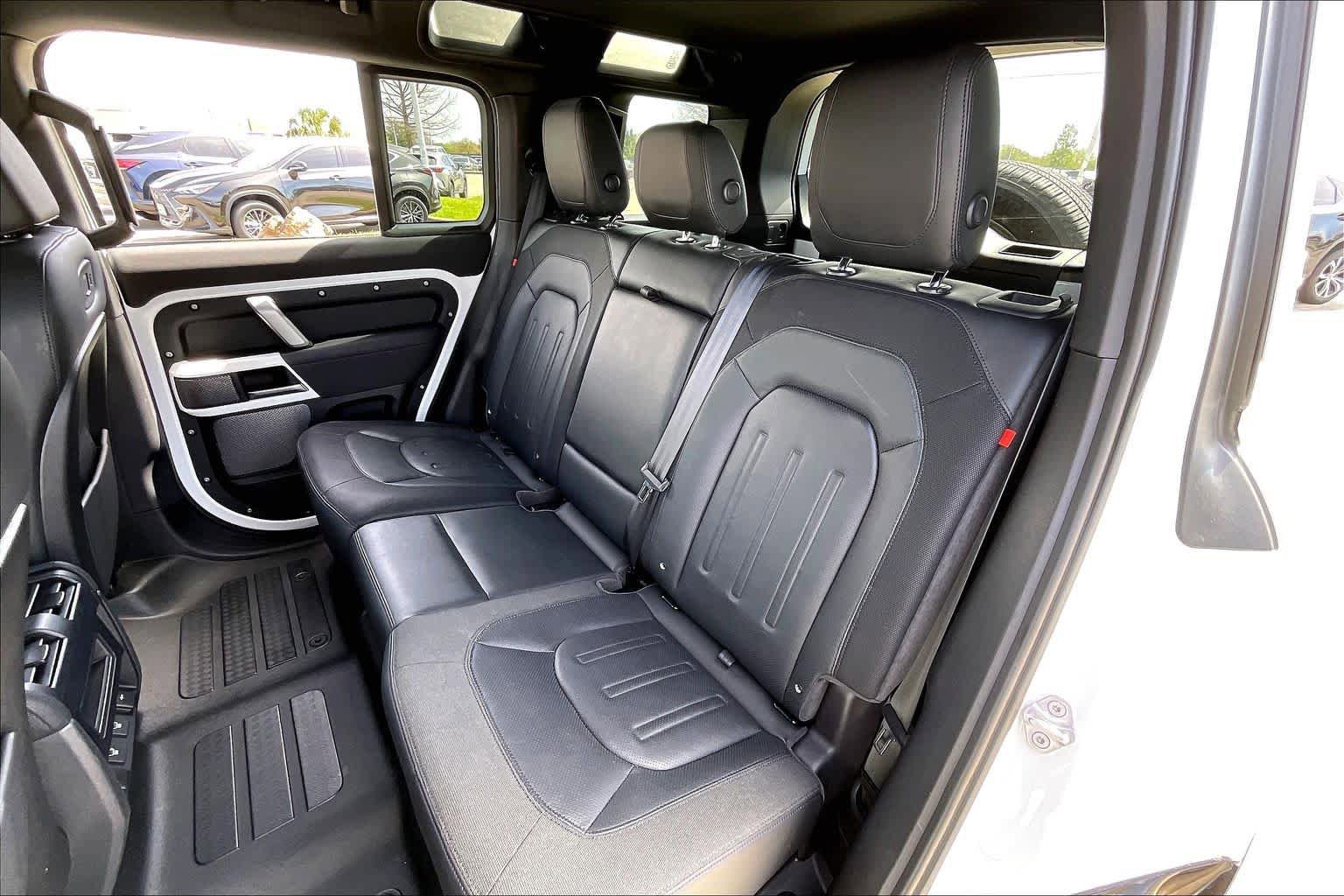 Used 2021 Land Rover Defender 110 X-Dynamic SE AWD/4WD image 19