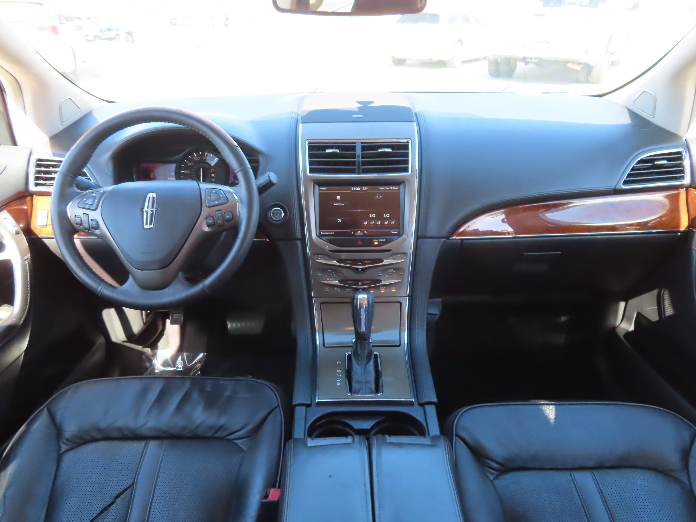 Used 2013 Lincoln MKX FWD image 2