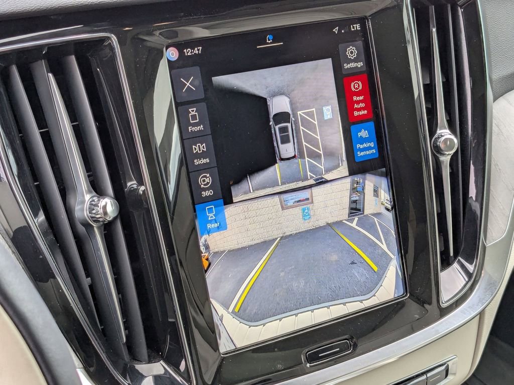 Used 2025 Volvo V60 B5 Cross Country Plus image 23