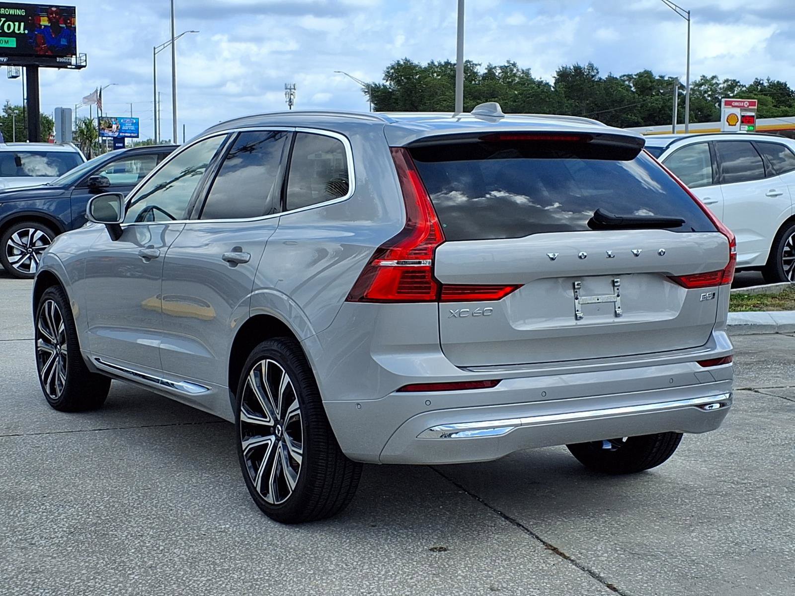 Certified 2023 Volvo XC60 B5 Ultimate w/ Climate Package AWD/4WD image 5