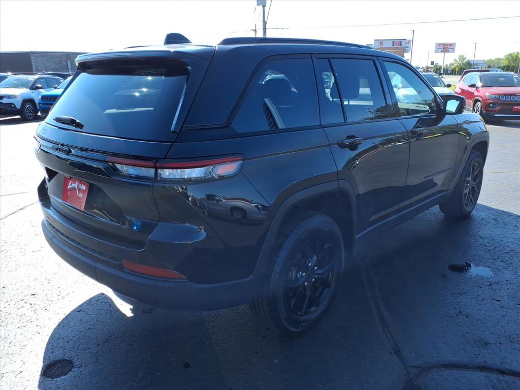 Used 2024 Jeep Grand Cherokee Altitude image 4