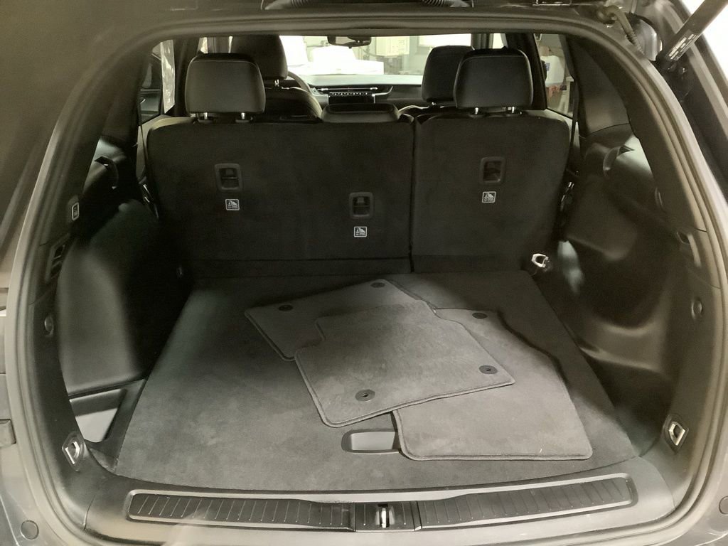 Used 2023 Jeep Grand Cherokee Altitude image 14