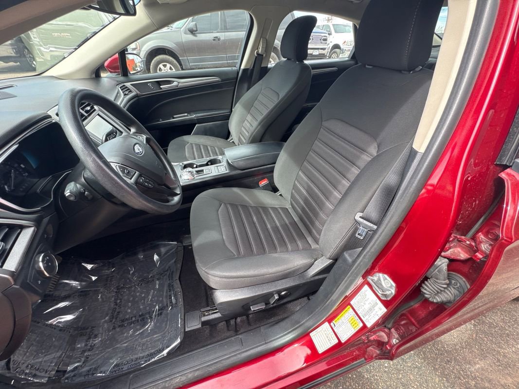Used 2019 Ford Fusion SE image 10