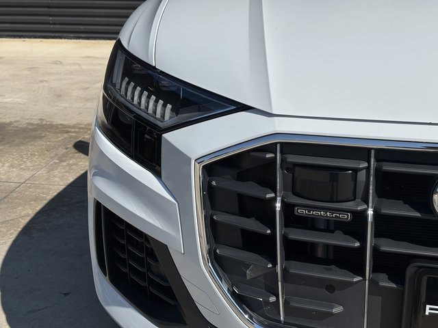 Used 2023 Audi Q8 Premium image 12
