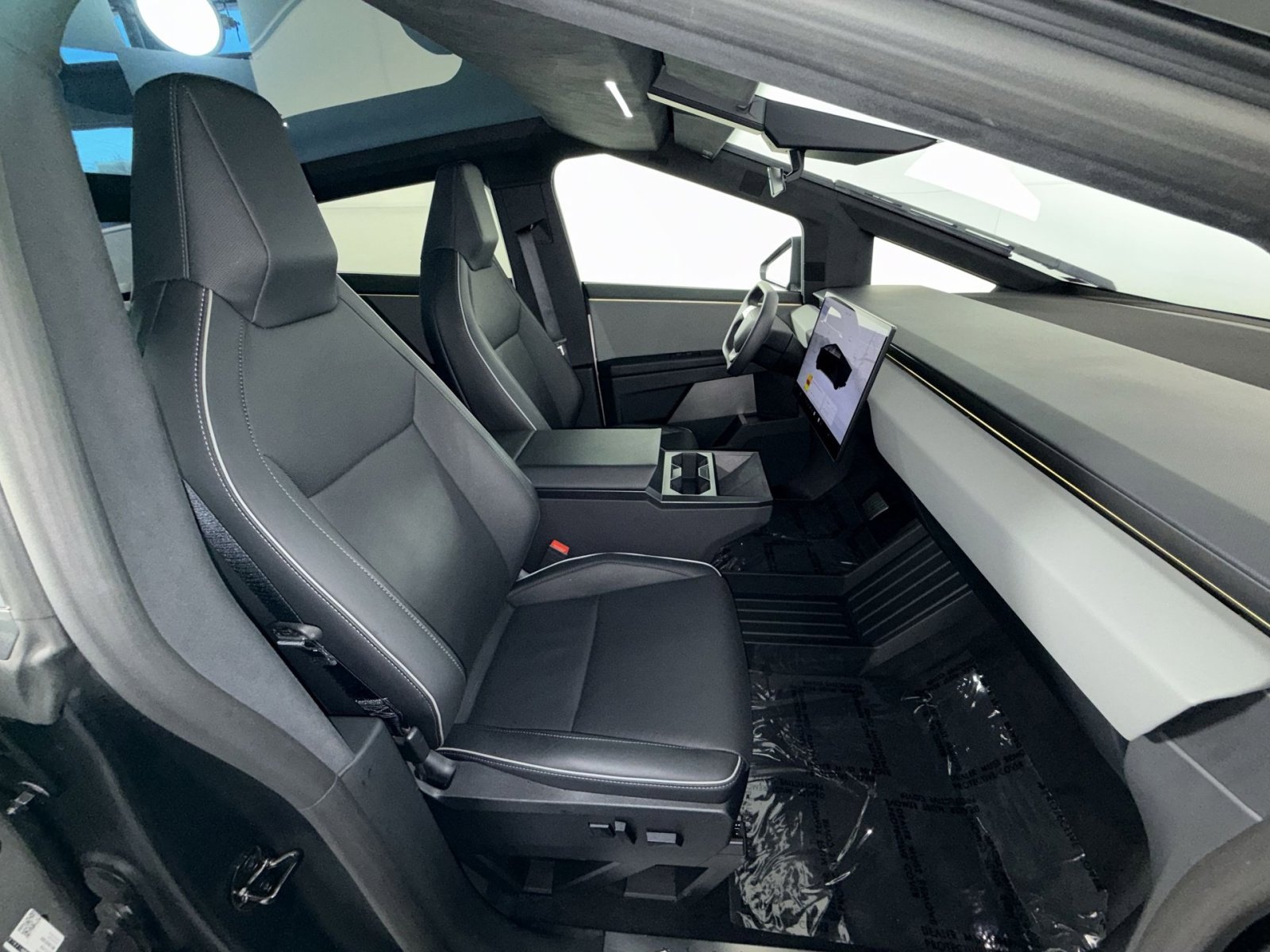 Used 2025 Tesla Cybertruck AWD Crew Cab image 28