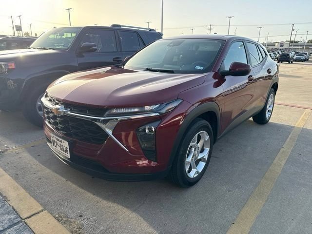 Used 2024 Chevrolet Trax LS w/ LS Convenience Package FWD image 3