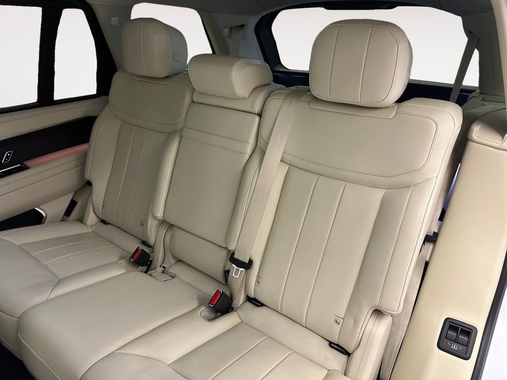 Used 2024 Land Rover Range Rover Long Wheelbase SE image 13