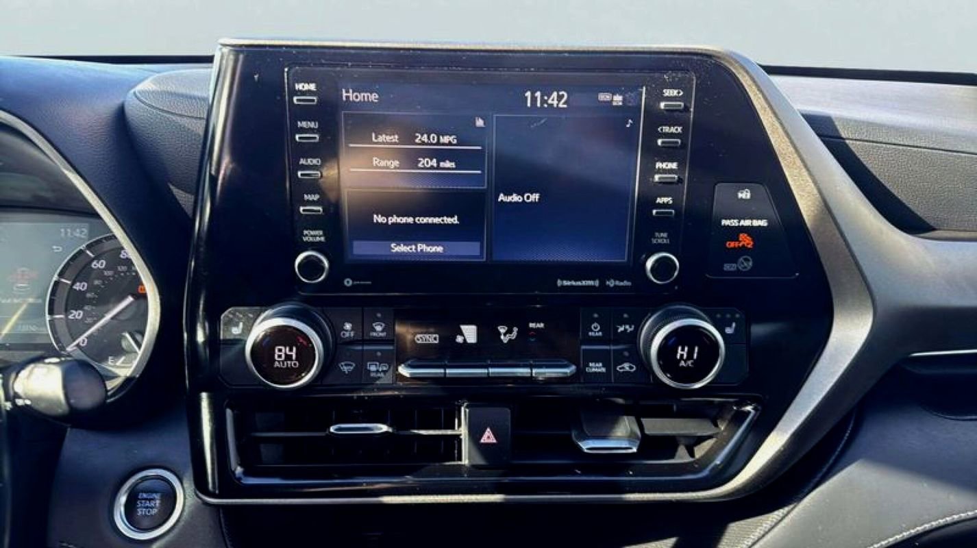 Used 2021 Toyota Highlander XLE image 11