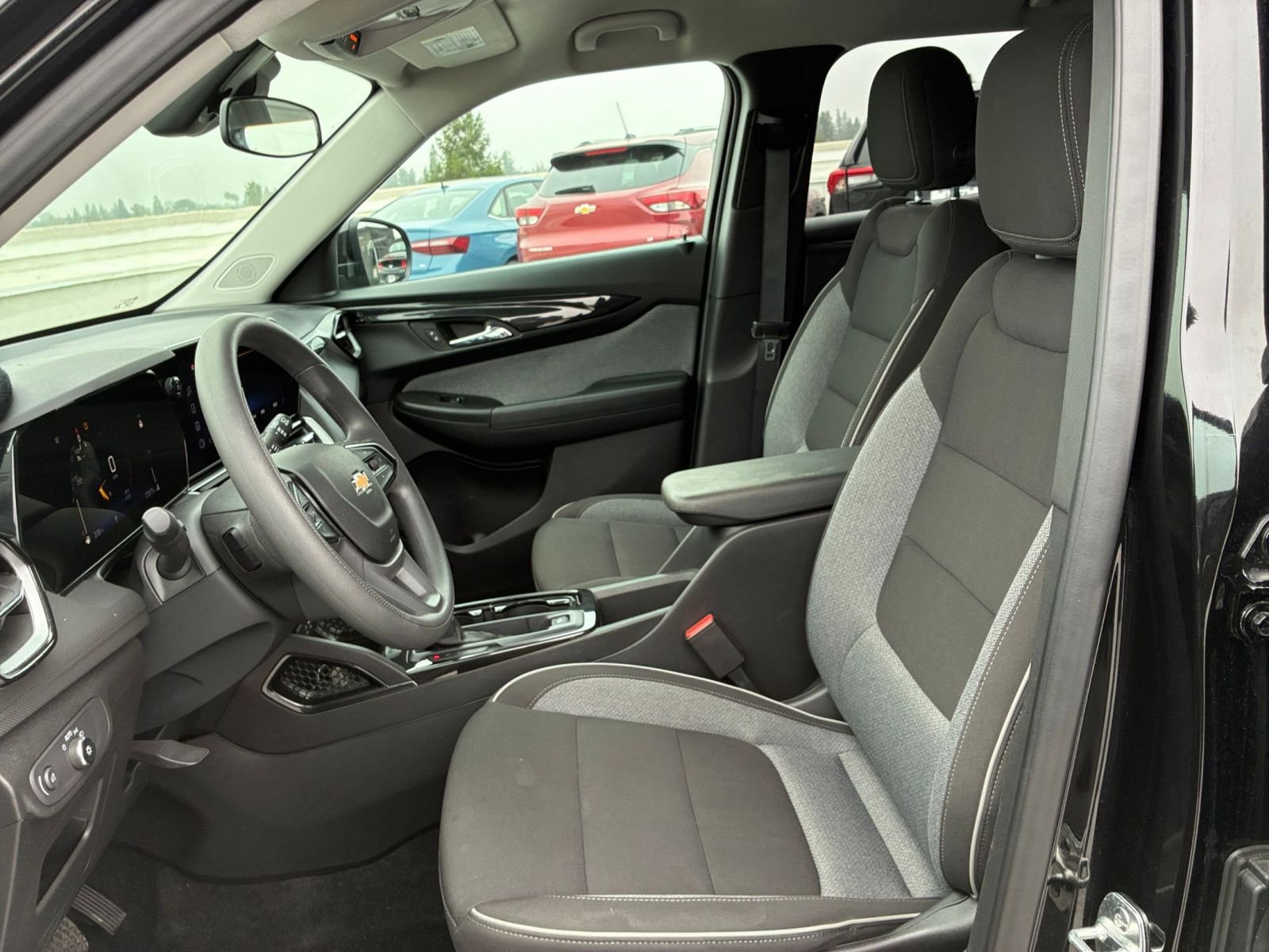 Used 2025 Chevrolet TrailBlazer LT image 24