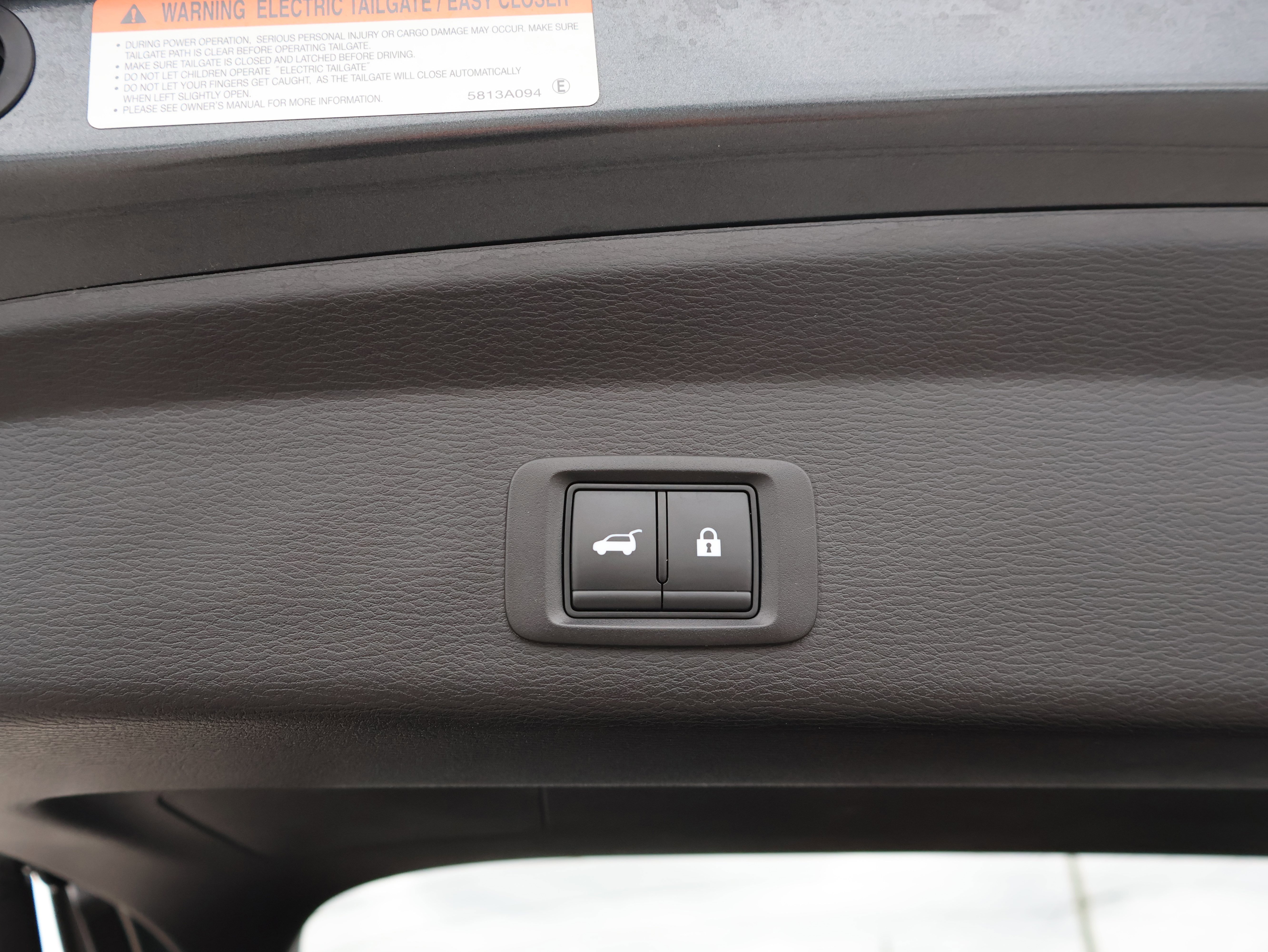 Used 2025 Mitsubishi Outlander SE image 17