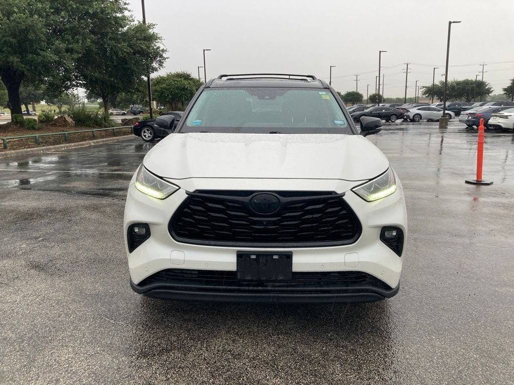 Used 2021 Toyota Highlander Platinum AWD/4WD image 2