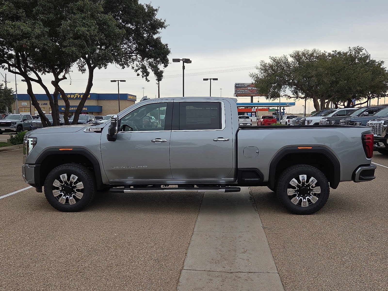 New 2026 GMC Sierra 2500 Denali w/ Denali Reserve Package image 2