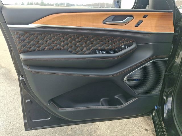 Used 2023 Jeep Grand Cherokee Summit image 12