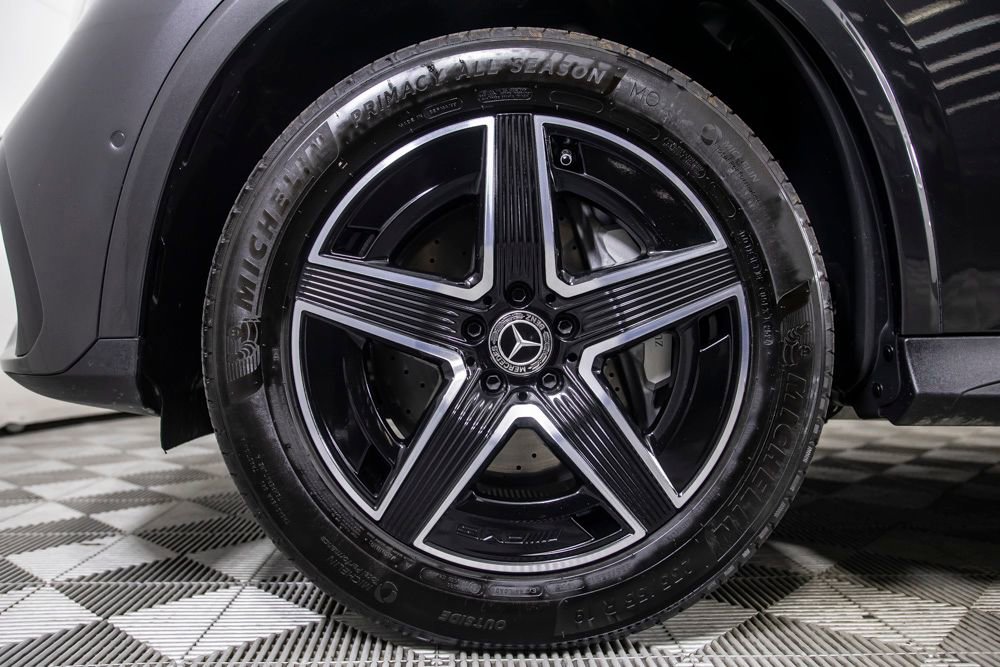 Used 2025 Mercedes-Benz GLC 300 4MATIC w/ AMG Line image 35