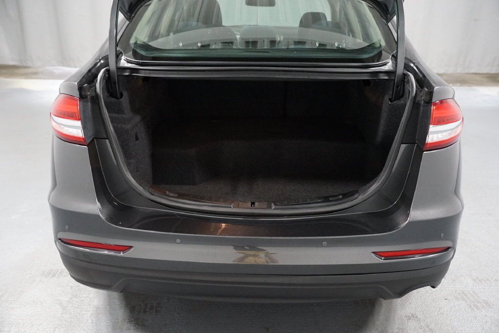 Used 2020 Ford Fusion SE FWD image 34