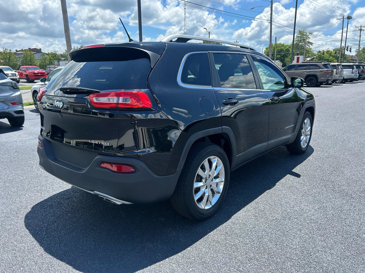Used 2015 Jeep Cherokee Limited w/ Luxury Group AWD/4WD image 5
