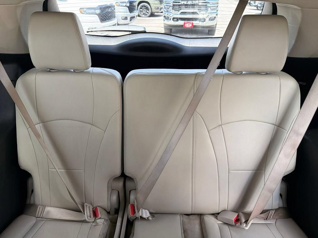 Used 2019 Buick Enclave Essence FWD image 17