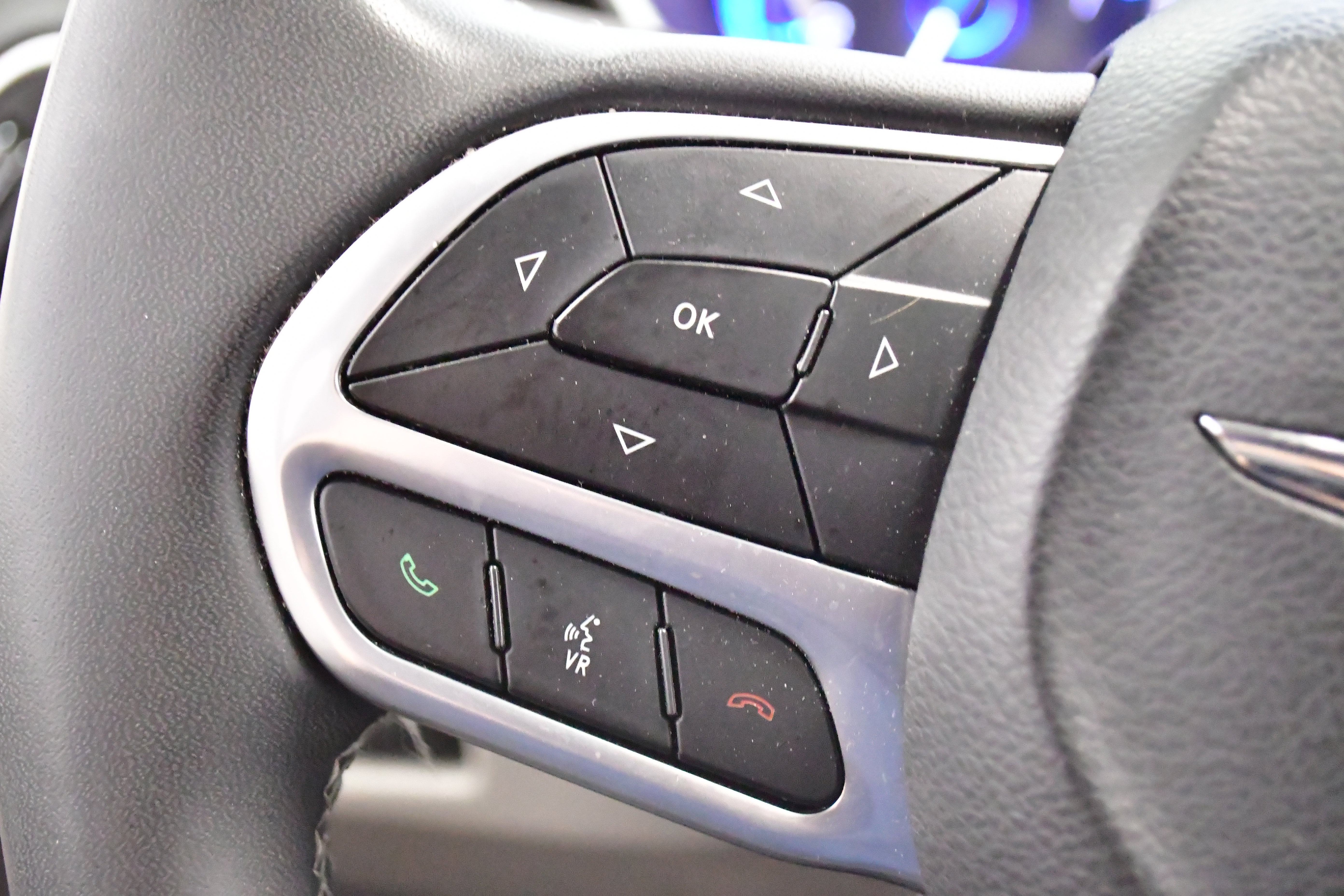 Used 2023 Chrysler Pacifica Limited FWD image 25