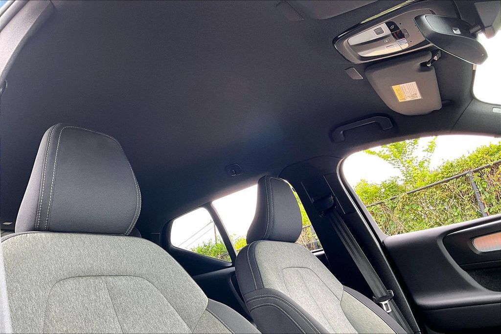 Certified 2024 Volvo XC40 B5 Core AWD/4WD image 23
