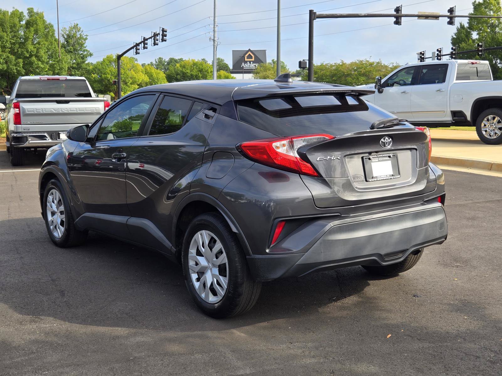 Used 2021 Toyota C-HR LE FWD image 11