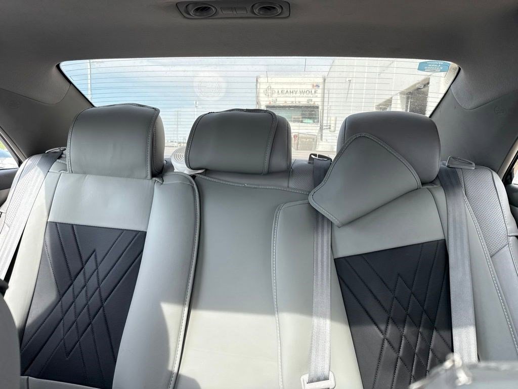 Used 2011 Toyota Camry SE w/ Sport Leather Pkg FWD image 9