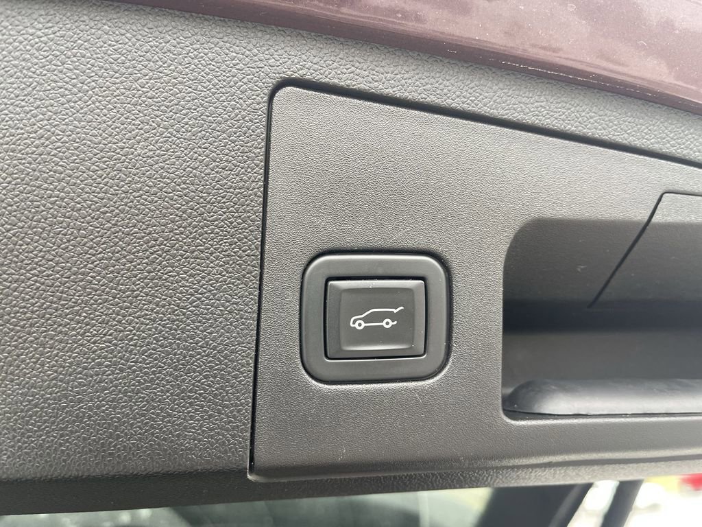 Certified 2023 Cadillac XT4 Sport image 3