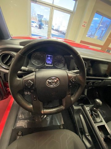 Used 2018 Toyota Tacoma TRD Sport image 15