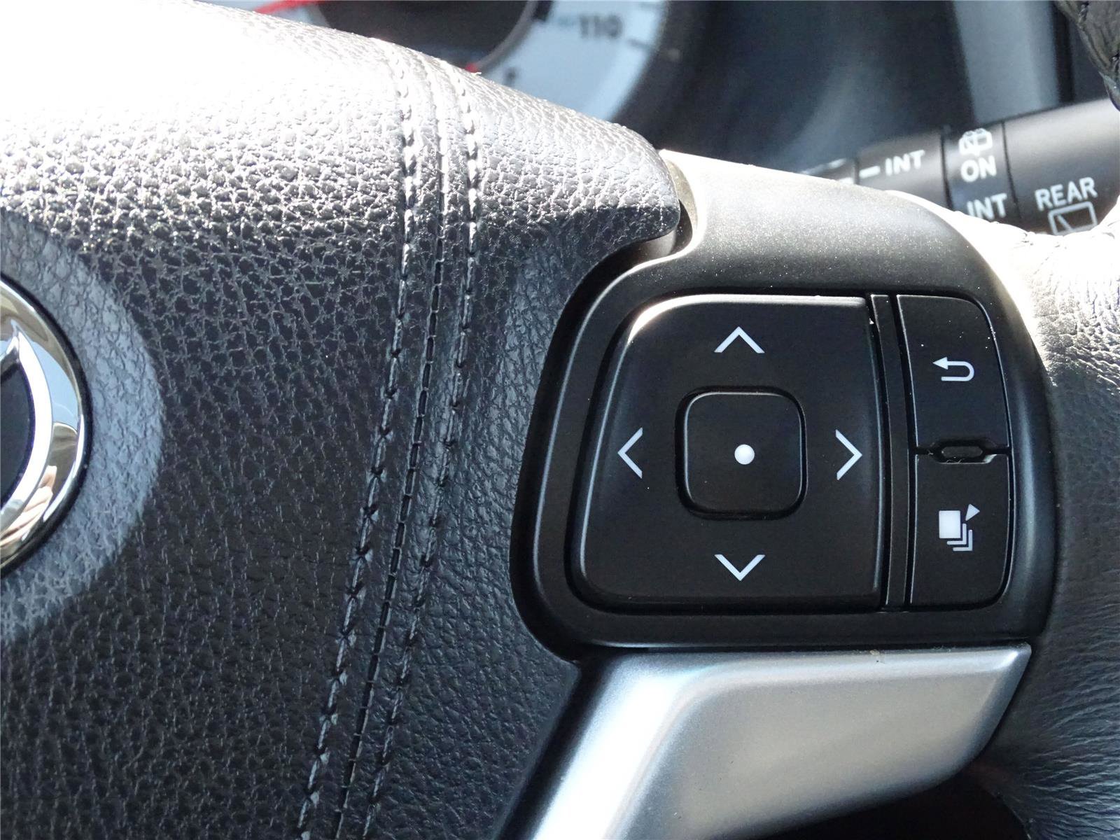 Used 2017 Toyota Sienna SE w/ SE Preferred Package FWD image 27