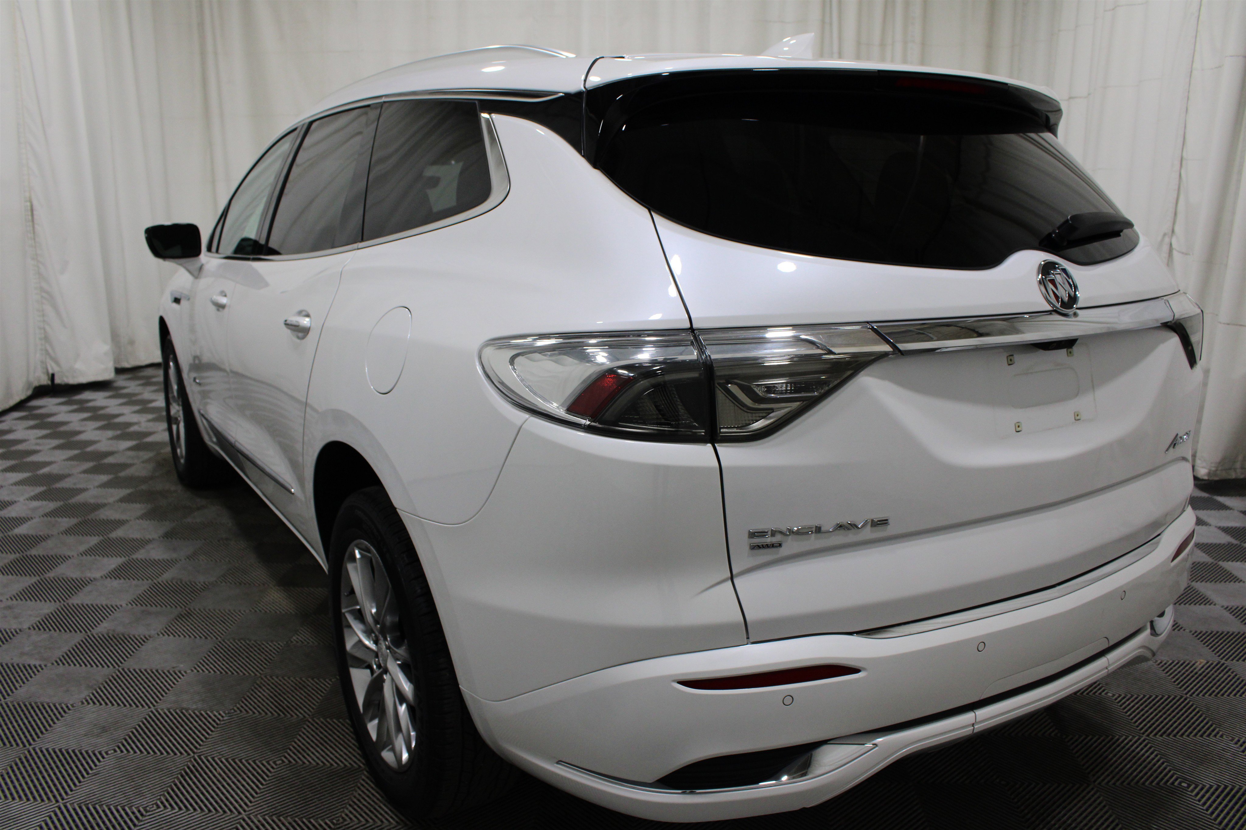 Used 2022 Buick Enclave Avenir w/ Avenir Technology Package AWD/4WD image 28