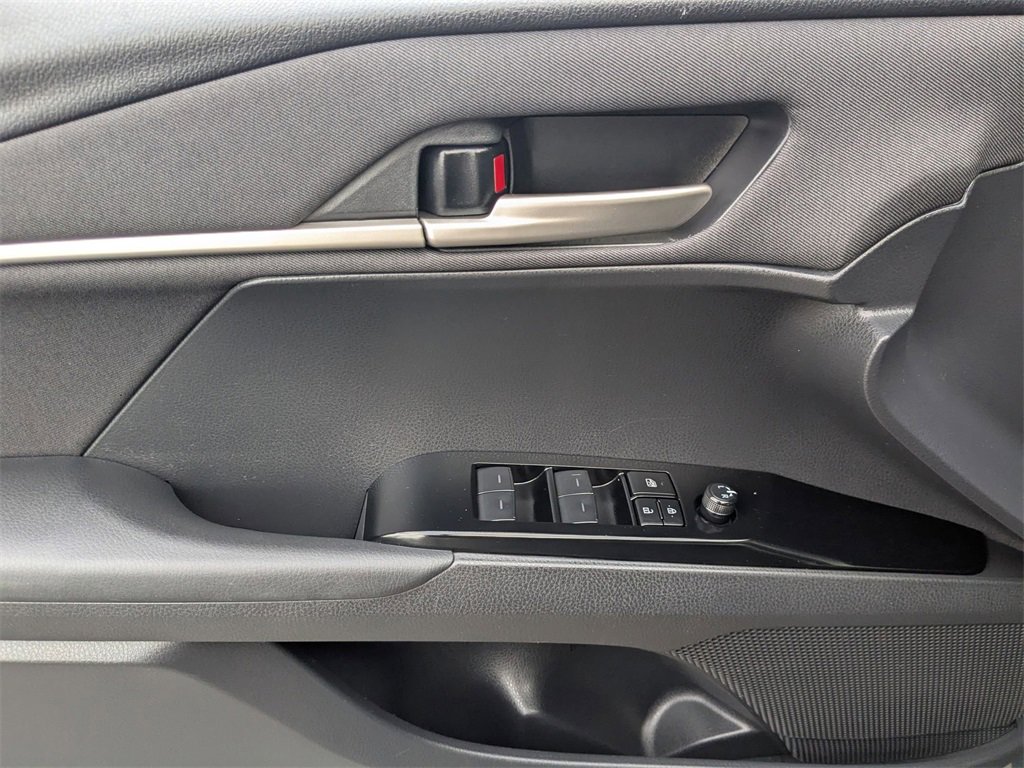 Used 2025 Toyota Camry LE image 14