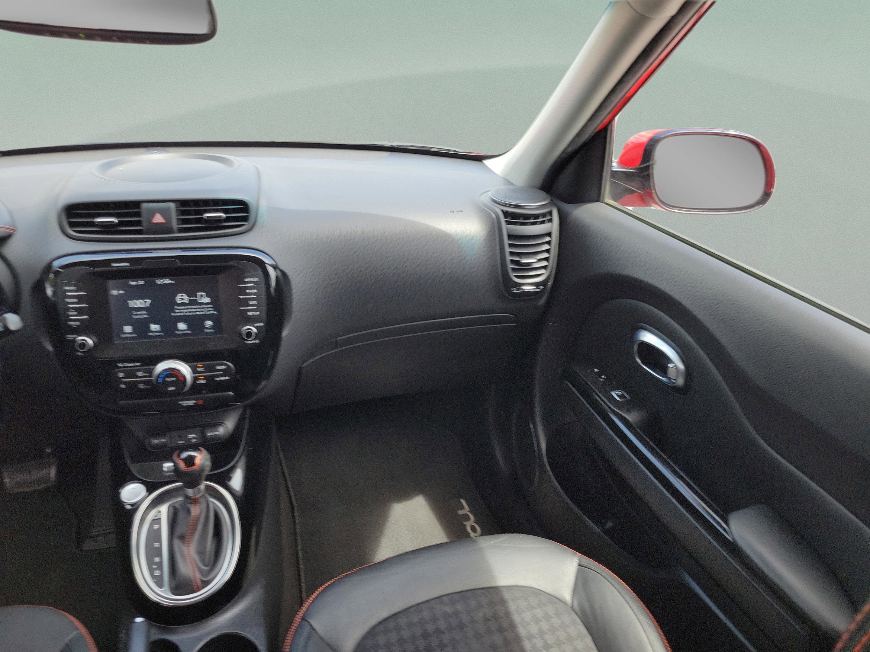 Used 2018 Kia Soul ! image 7