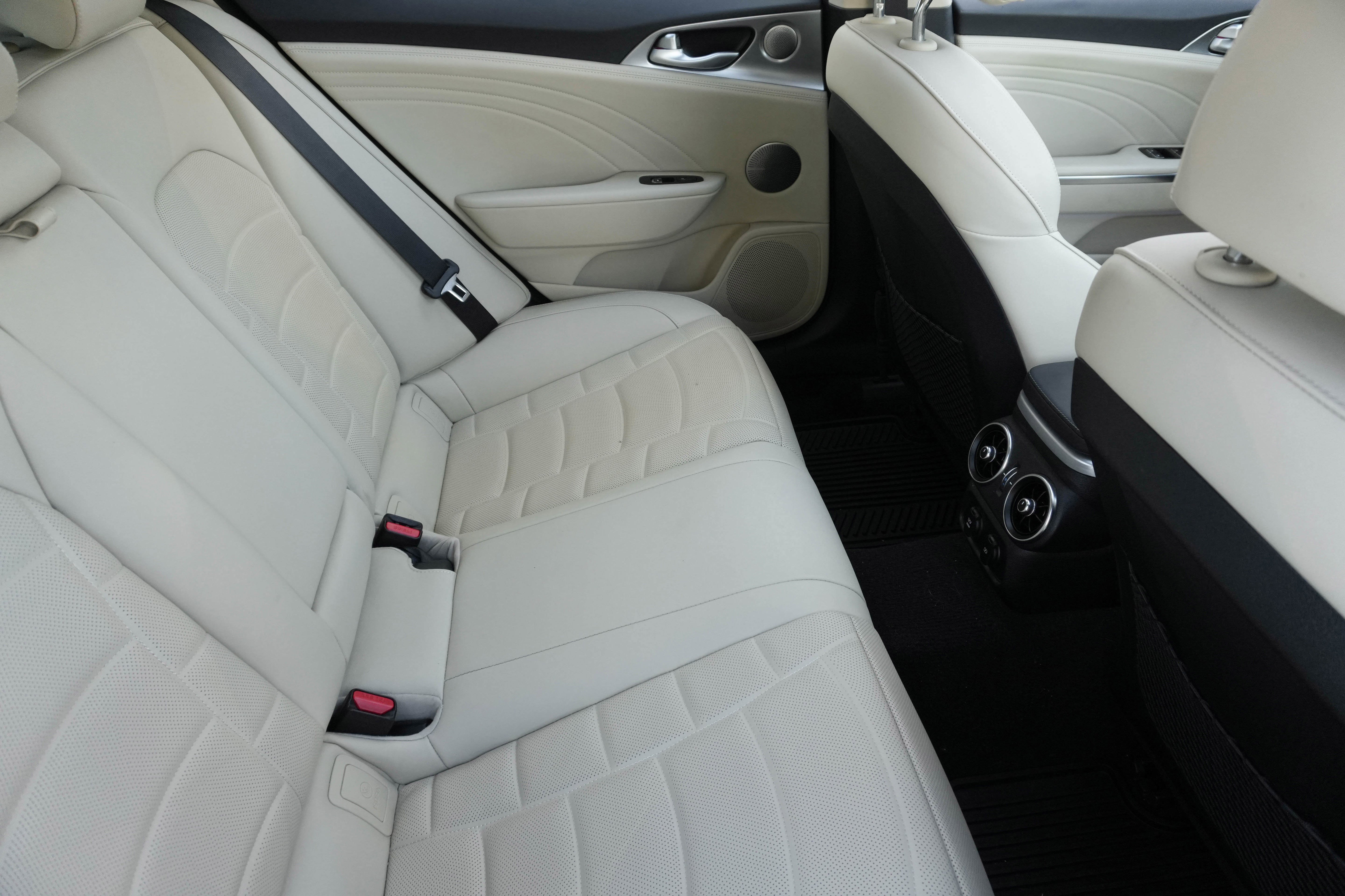 Used 2023 Kia Stinger GT2 image 35