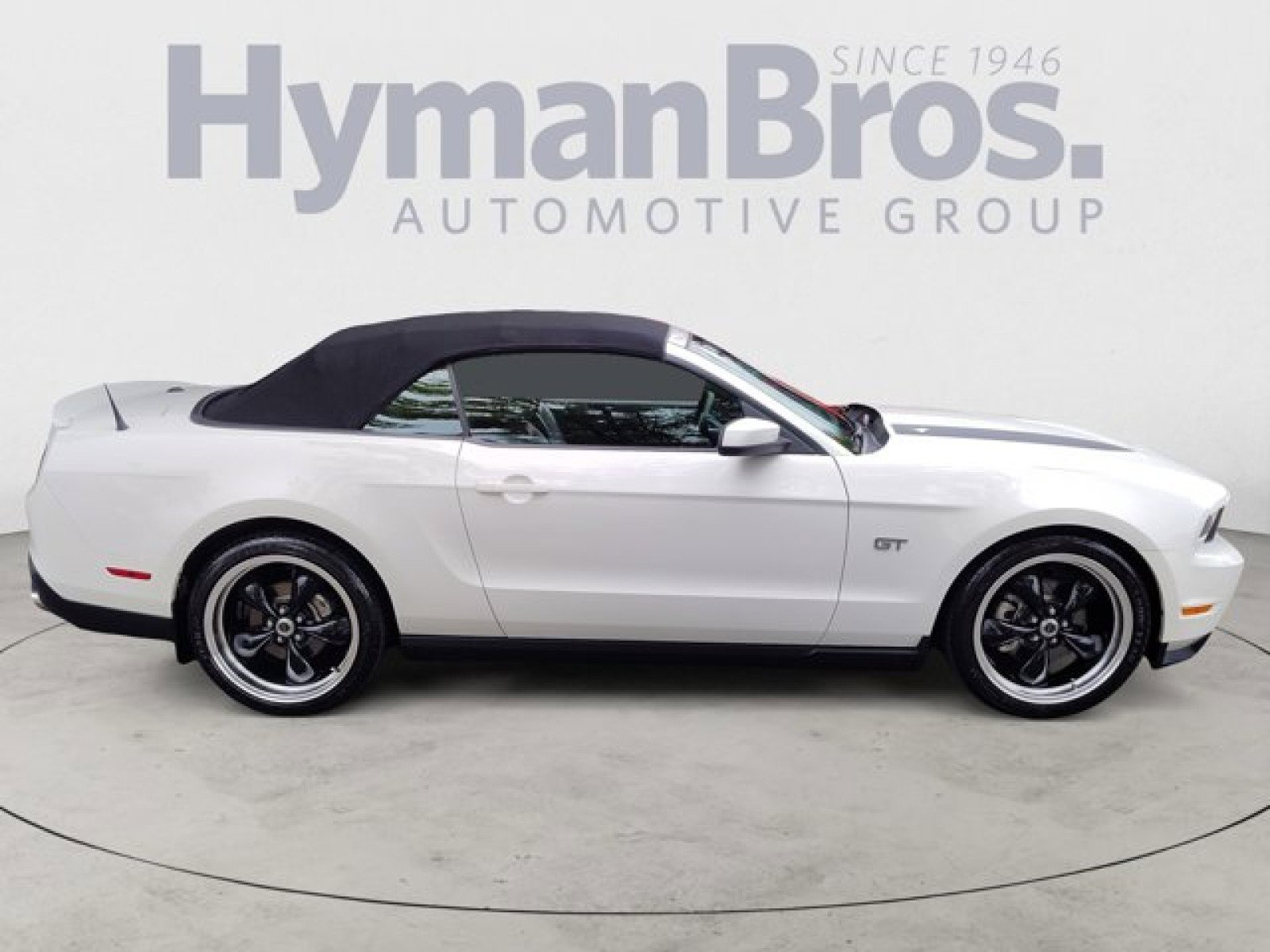 Used 2010 Ford Mustang GT Premium image 2