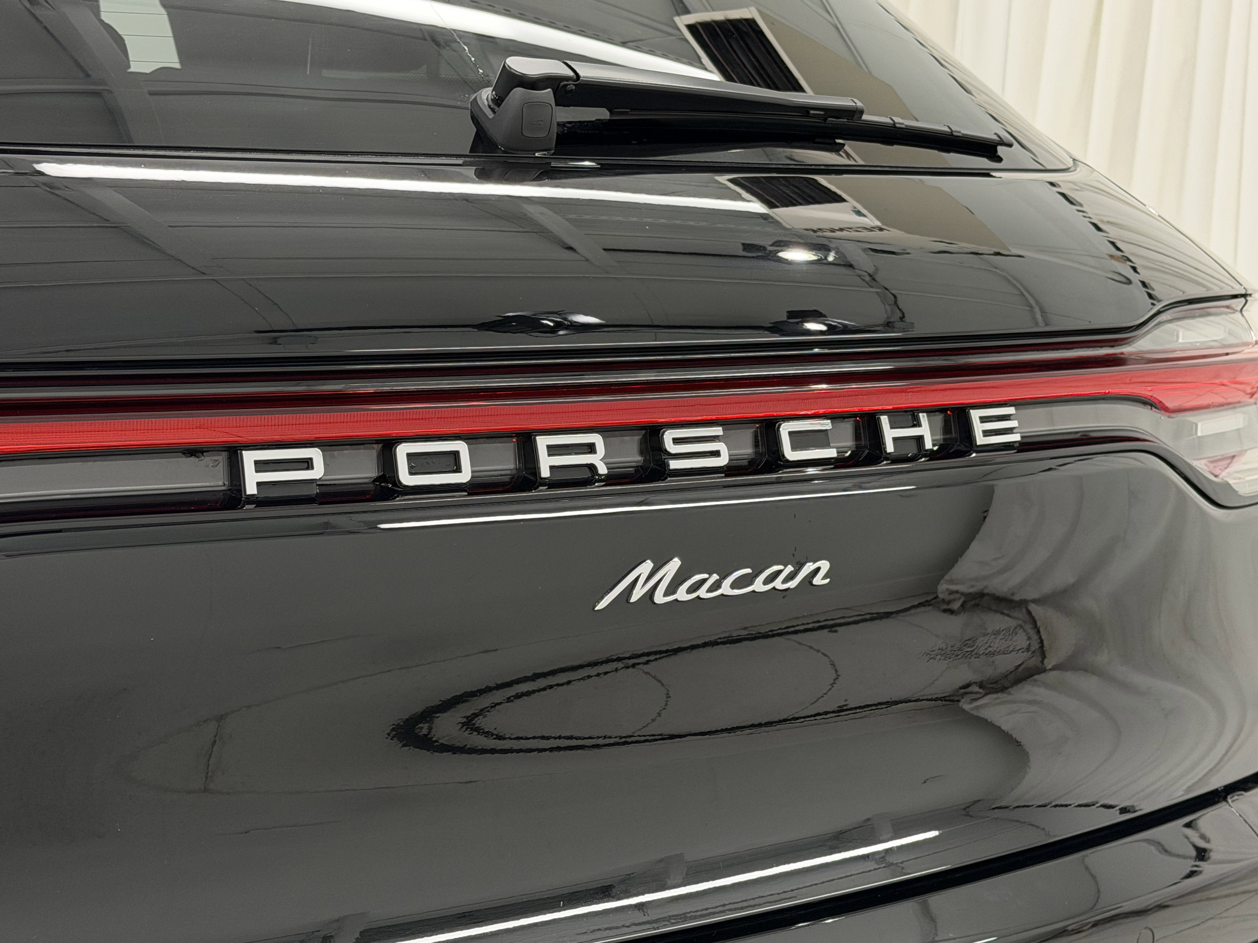 Certified 2025 Porsche Macan image 61