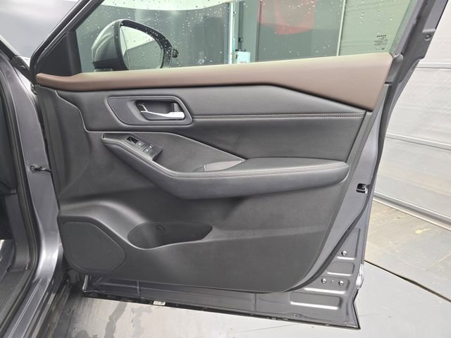 Used 2023 Nissan Rogue SV w/ SV Premium B Package image 43