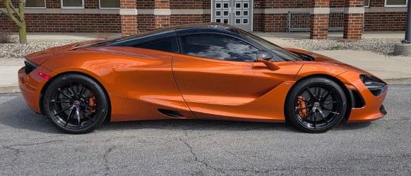 Used 2018 McLaren 720S Performance RWD image 2