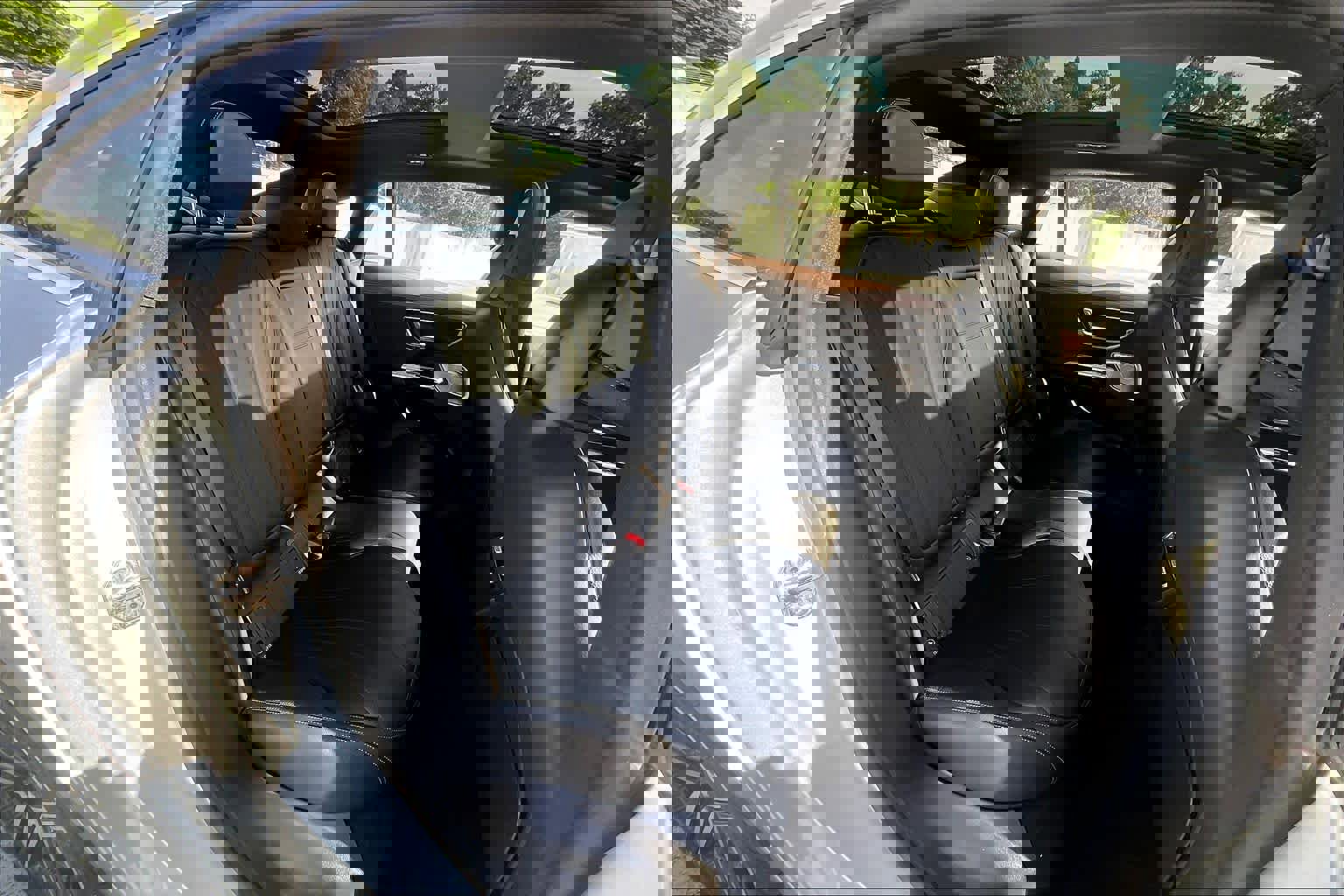 Used 2023 Mercedes-Benz EQE 500 4MATIC Sedan w/ Exclusive Trim Package image 19