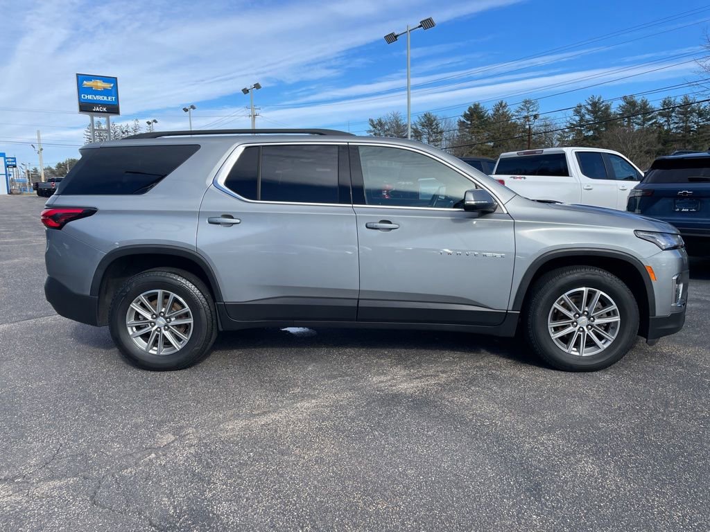 Used 2023 Chevrolet Traverse LT w/ Rear Camera Mirror Package image 9