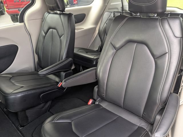 Used 2024 Chrysler Pacifica Touring-L FWD image 23